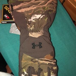 Under Armour scent controlled hunting gloves